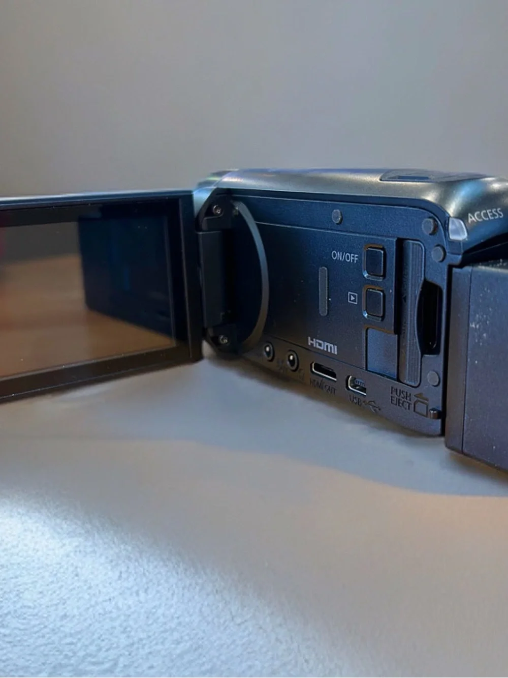 Canon VIXIA HF R800 HD Handheld Camcorder 57x Zoom Black 3.0in LCD HDMI+ Charger